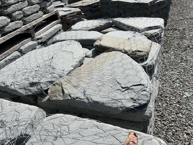 Lot #8: 1 pallet 2" Tumbled Garden Path 2